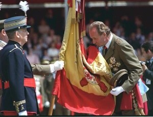 ...Y España, siempre España en el corazón de nuestro Rey. ¡Viva el Rey! ¡A Vuestras órdenes, Majestad!