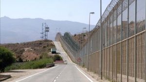 inmigrantes-asaltan-valla-fronteriza-Melilla_TINIMA20120819_0006_5