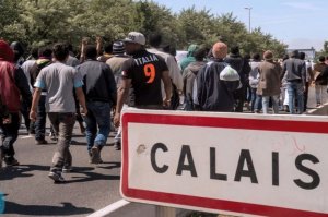 Miles-de-inmigrantes-se-agolpa_54432997432_54028874188_960_639