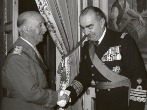 MADRID, 6-1-1969.- EL JEFE DEL ESTADO, FRANCISCO FRANCO, RECIBE EN EL PALACIO DE EL PARDO A UNA REPRESENTACION DE LOS TRES EJERCITOS ESPAÑOLES, CON MOTIVO DE LA PASCUA MILITAR. EN LA FOTO, SALUDA AL ALMIRANTE CARRERO BLANCO. EFE.