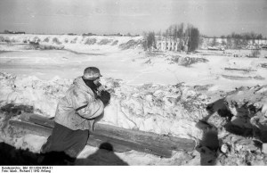 Russland, Cholm, Soldat im Schnee