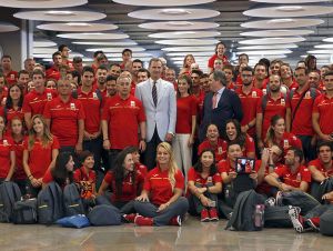 foto 11 delegacion española con SM el Rey