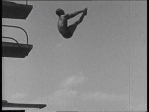 951100586-salto-de-la-carpa-trampolin-piscina-tercer-reich