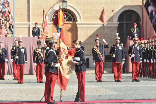 JURAR BANDERA EN NAVIDAD. General de División (R.) Rafael Dávila&nbsp;Álvarez